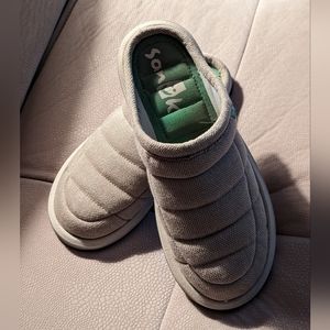 Sanuk women's slippers size 11 like new